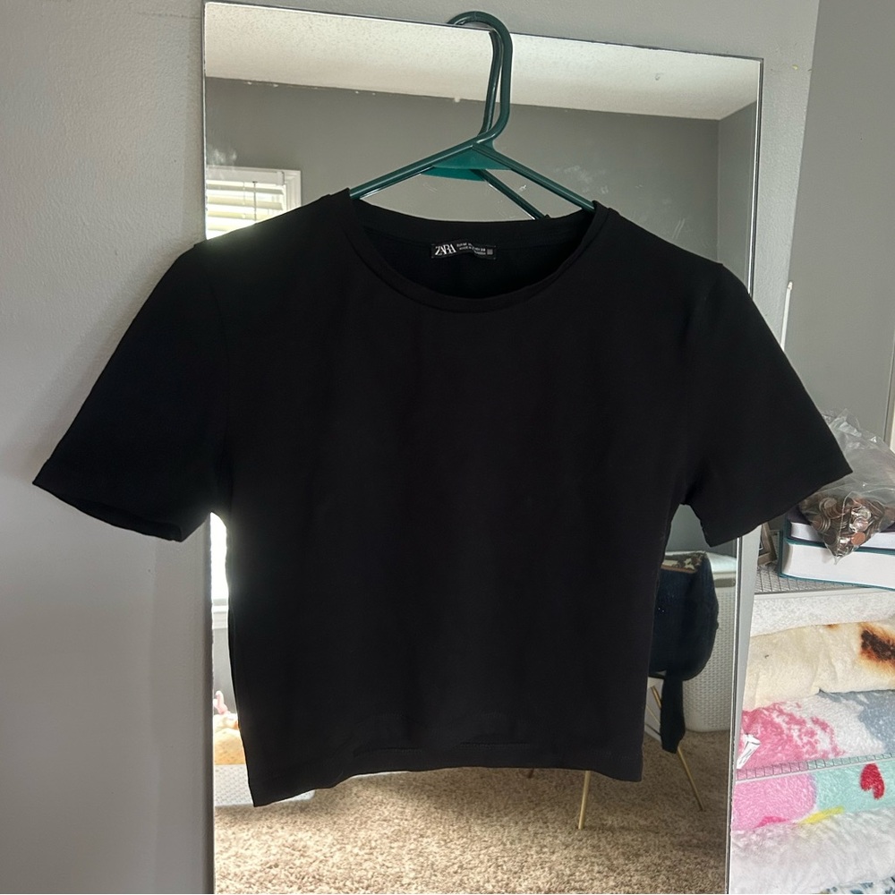 Zara Cropped shirt